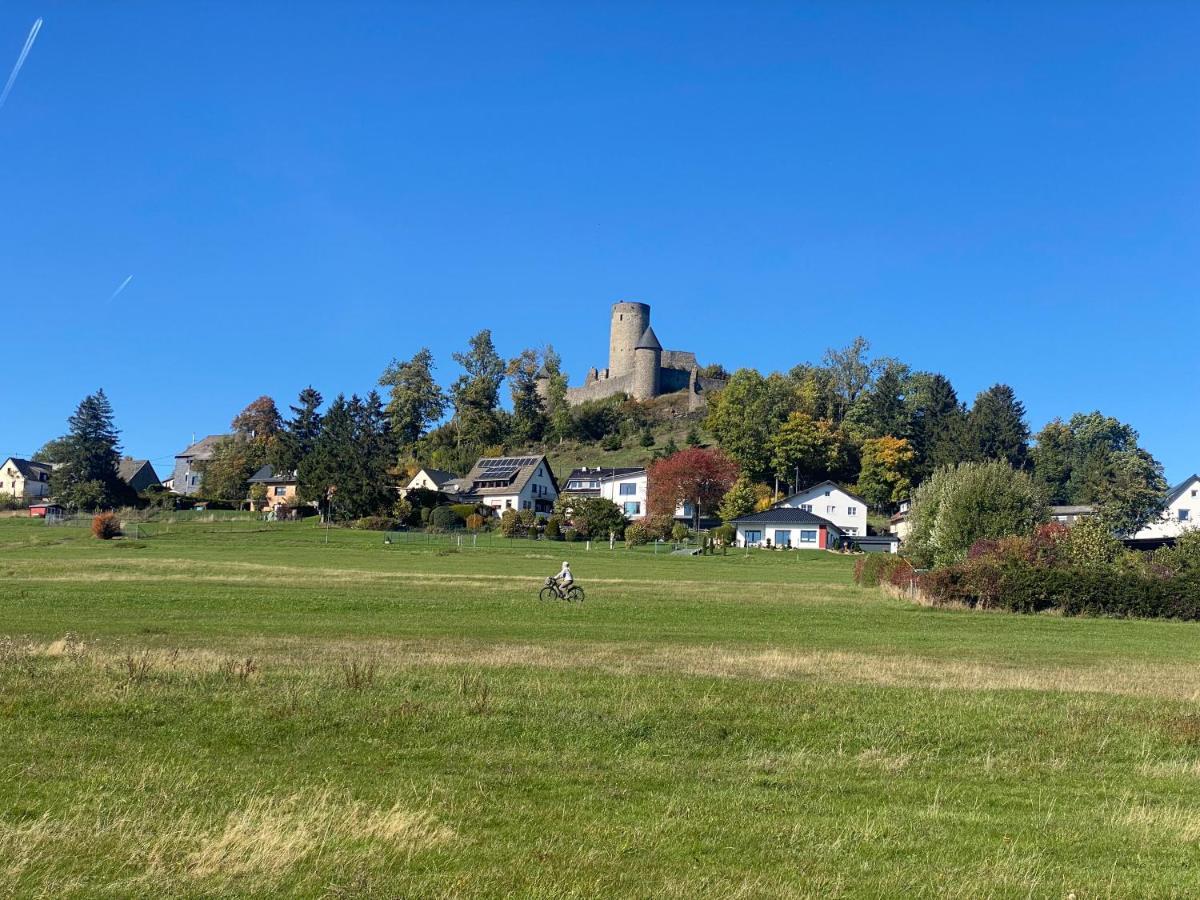 Gaestehaus Beim Metzger / Doettingen Am Nuerburgring Dottingen  Luaran gambar